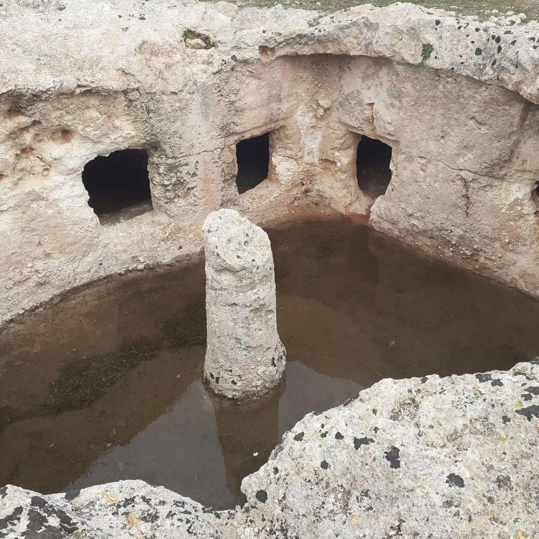 grobowce su crucifissu mannu